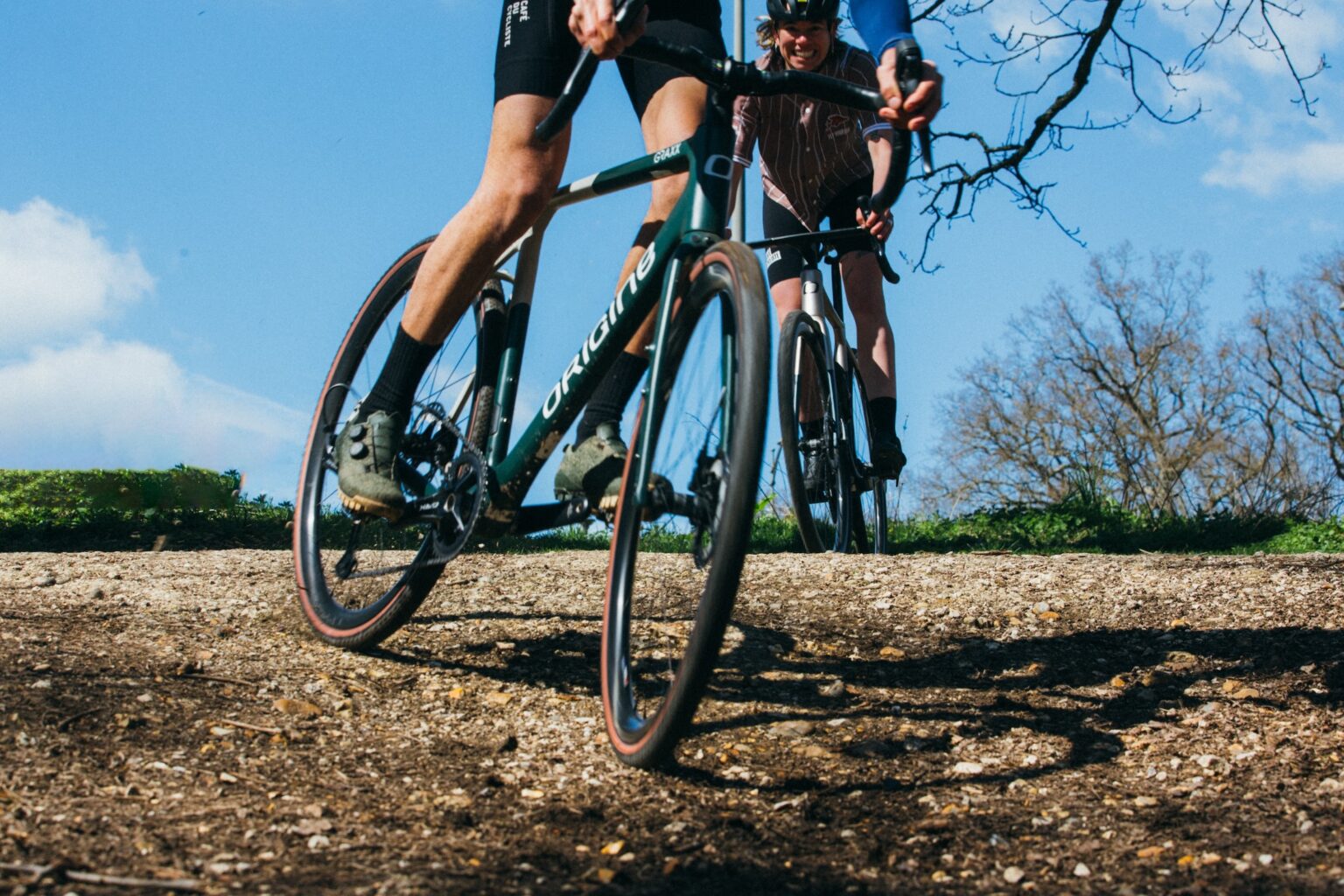 Pneus gravel Hutchinson Caracal All Road - 5 en action sur terrain meuble