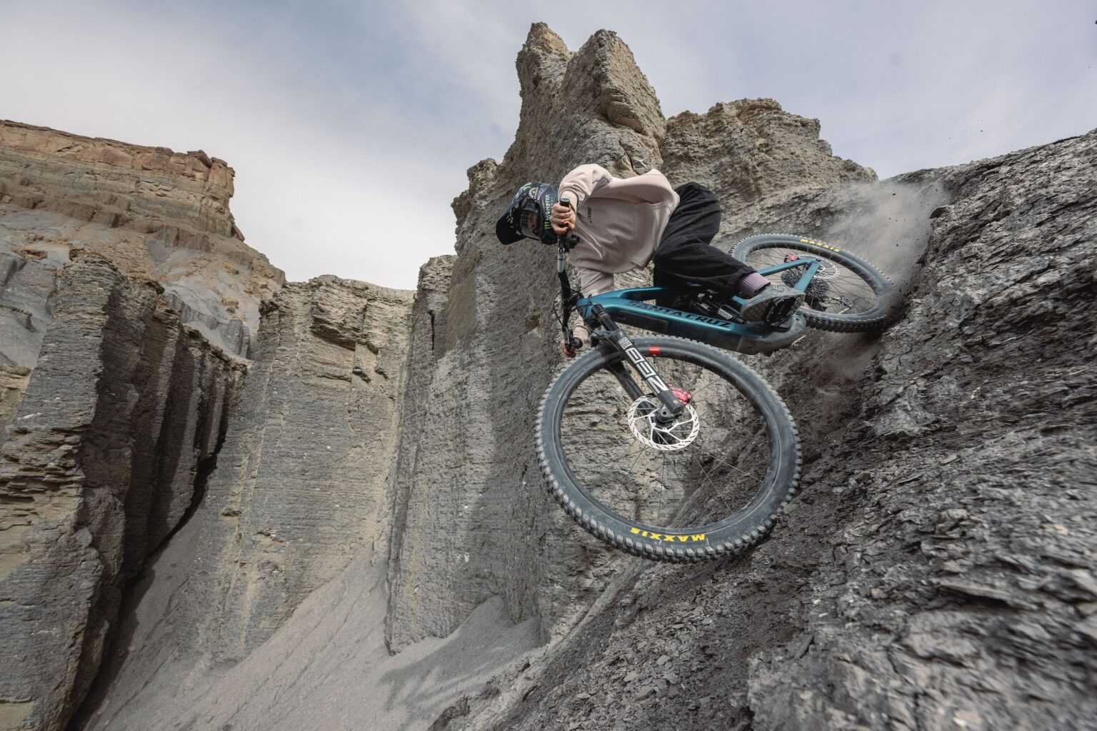 Santa Cruz Bullit 2025 VTT électrique en descente de montagne