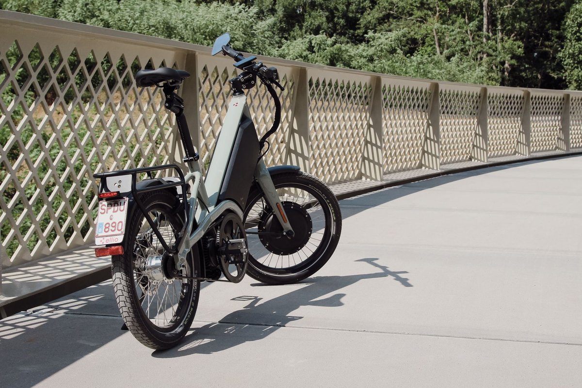 Speedbike électrique Ellio Original Step-Through avec deux moteurs, boîte auto et batterie XXL de 1 150 Wh
