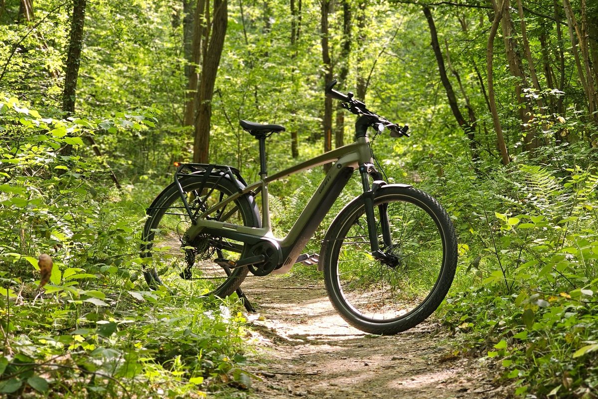 Giant Explore E+3 2026, VTC électrique avec moteur SyncDrive Sport 2, suspension SR Suntour et pneus larges 57 mm