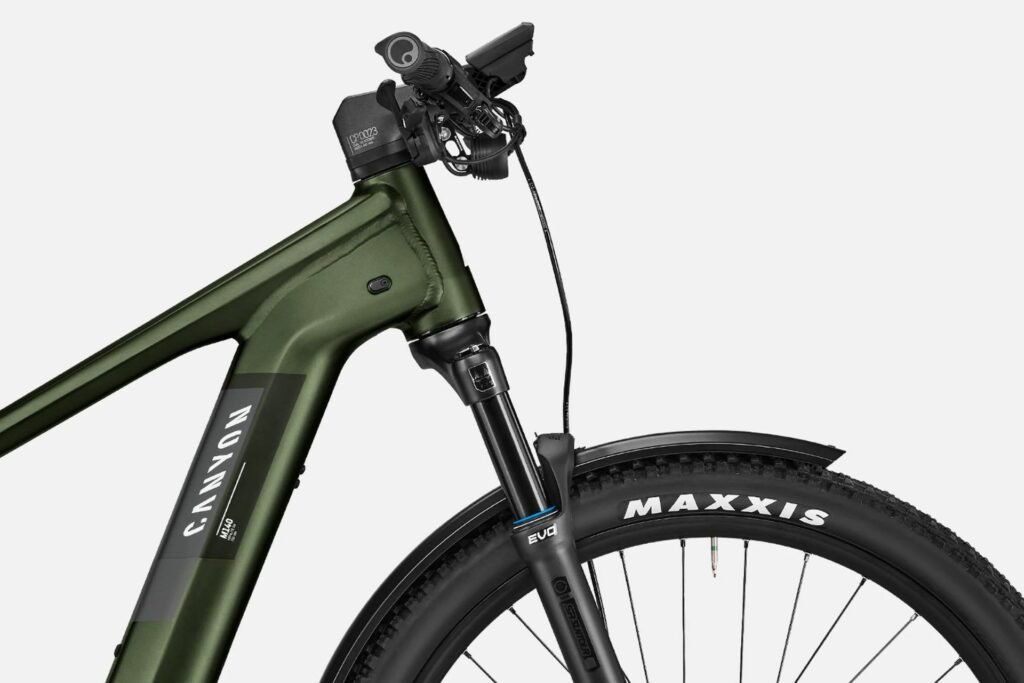 La fourche suspendue SR Suntour AION35 EVO BOOST du Pathlite:ON 7 SUV 