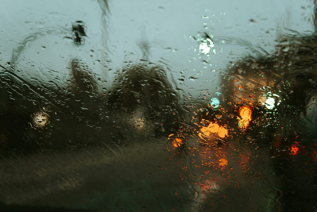 Trottinette sous la pluie Photo de Ave Calvar Martinez