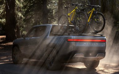 Rivian R1T avec Vélos