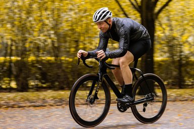 Chris Hoy sur un vélo électrique Lotus Type 136 First Edition