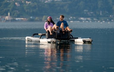 Otter Bike Pedalo Electrique sur le lac de Zurich en Suisse