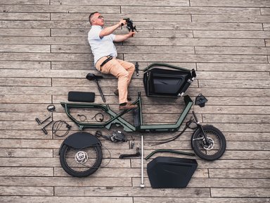 Jean-Marc Lesimple présente un vélo Galian Formidable démonté, le cargotail électrique Made in France