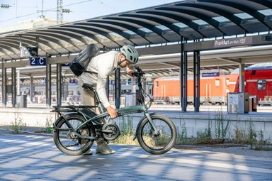 Vélo pliant électrique Tern Vektron 2026 avec moteur Bosch et transmission par courroie