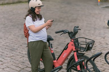 Vélos électriques Voi à Paris défiant Vélib’ avec tarifs réduits