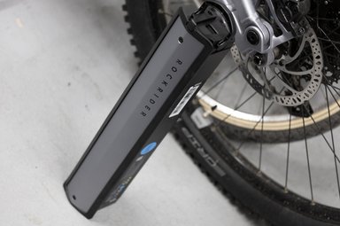 Batterie de vélo électrique Rockrider retirée pour réparation, conforme au règlement européen 2023/1542