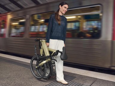 Vélo électrique pliant Lidl Crivit 530 Wh vert, design compact et porte-bagages 18 kg