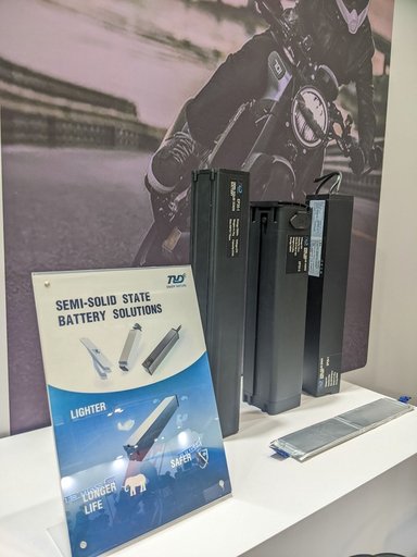 Batteries semi-solides T&D présentées à l’EICMA 2025 sur un stand dédié.