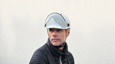 Casque vélo urbain Overade Life avec clignotants, feu stop et visière testé en conditions réelles