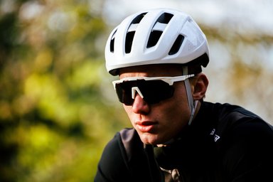 Casque vélo Lazer Sphere Kineticore semi-sportif avec aérations et support de lunettes