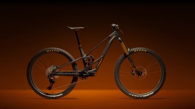 Orbea Rallon RS, VTT électrique léger de 17,5 kg avec moteur TQ HPR40 et suspensions électroniques FOX