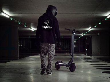 Réparation d’une trottinette électrique Punk Electric dans un atelier Repair and Run