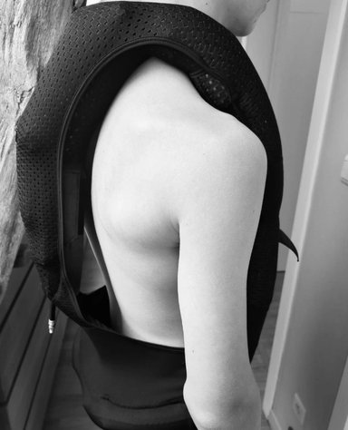 Airbag Aerobag intégré au cuissard d’un cycliste professionnel lors d’un test en conditions de course