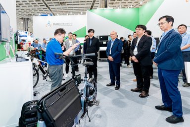 Présentation du protocole ouvert CCPA taïwanais sur un vélo électrique au centre de recherche CHC.
