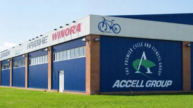 Façade d'un bâtiment d'Accell Group avec les logos Haibike et Winora.