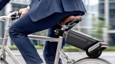 Kit d'électrification Asus Oxiis E250G1 fixé sur la tige de selle d'un vélo, moteur 250 W et batterie amovible