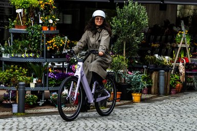 Le Moustache Lundi 27 de nouvelle génération, vélo électrique urbain à moteur arrière Bosch, dans sa livrée de lancement