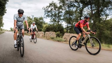 Vélo de route électrique BH iRS1 à cadre carbone équipé du moteur SEG BLM