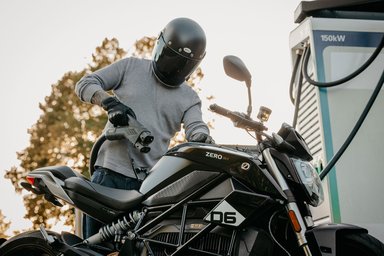 Zero propose enfin la charge rapide sur ses motos électriques