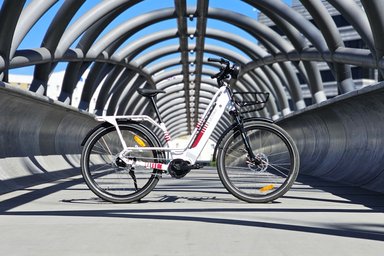Le vélo électrique Ultima Essentiel, modulable en version Solo, Duo biplace ou cargo FamilyGo