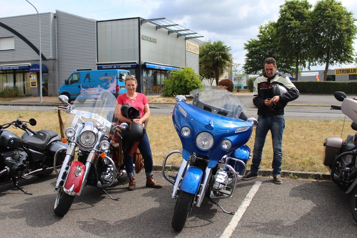 Léonie et Cédric avec leurs moto Indian