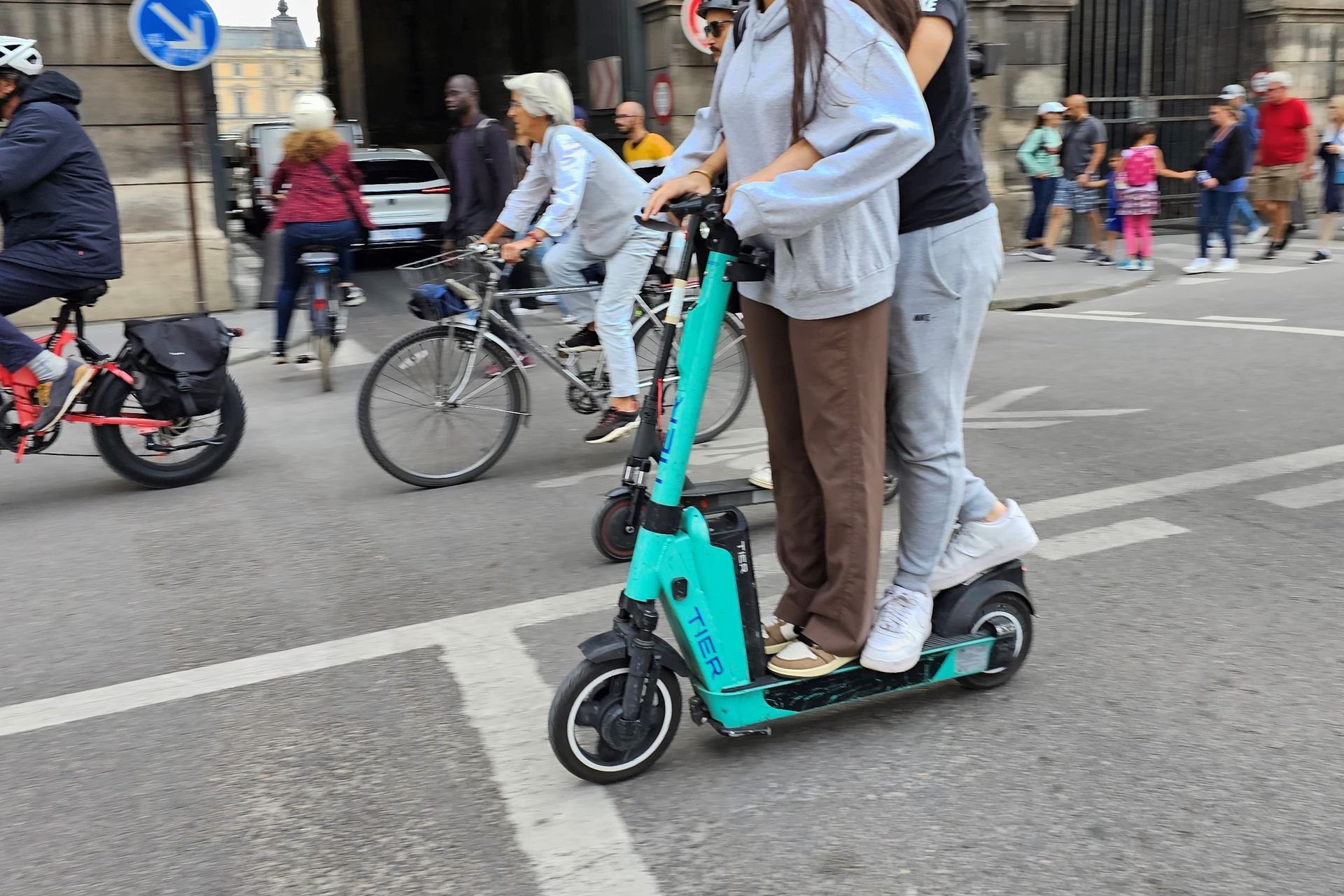 Trottinette libre-service Paris conduite deux