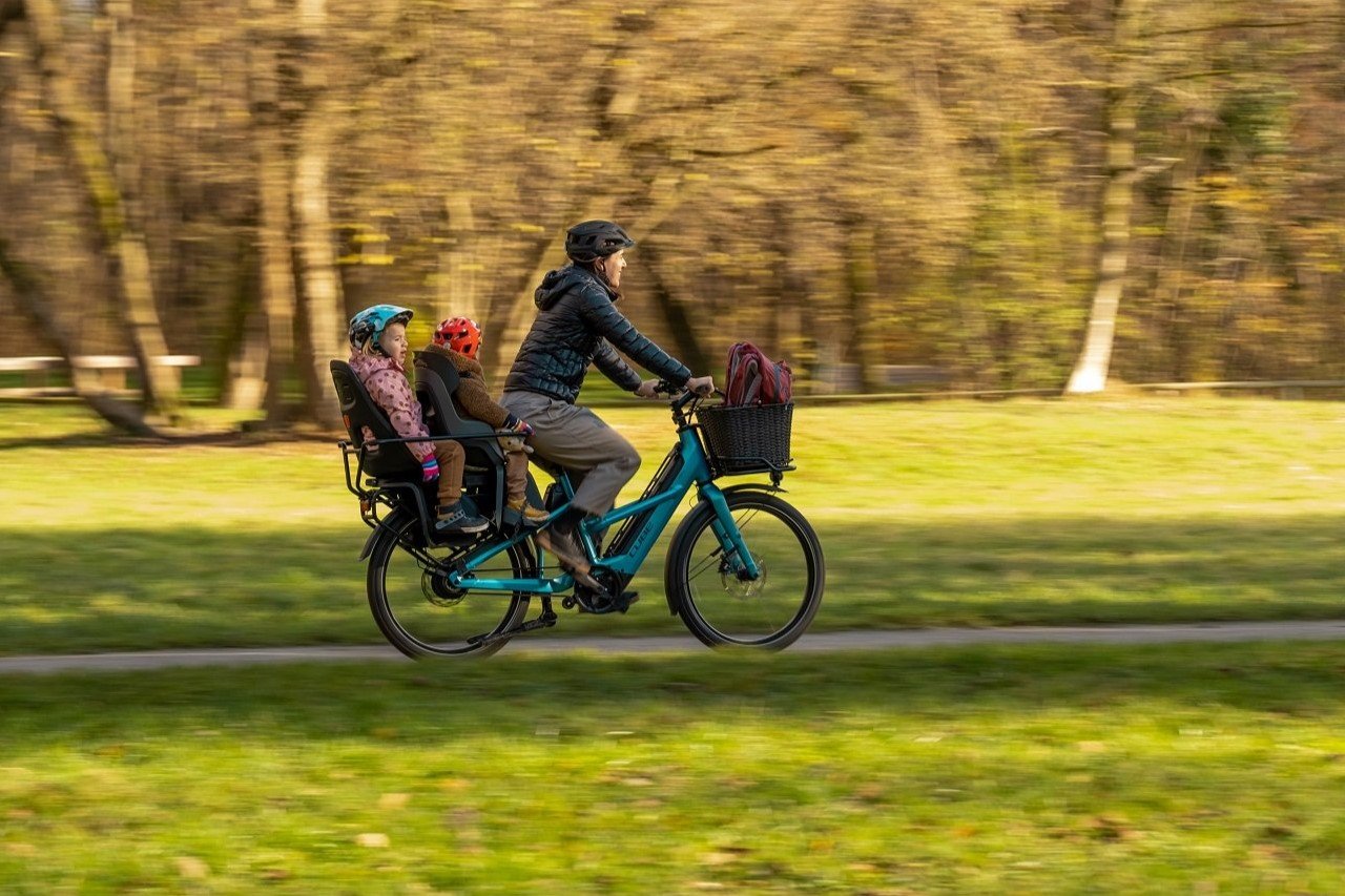 Cube vélo allongé électrique