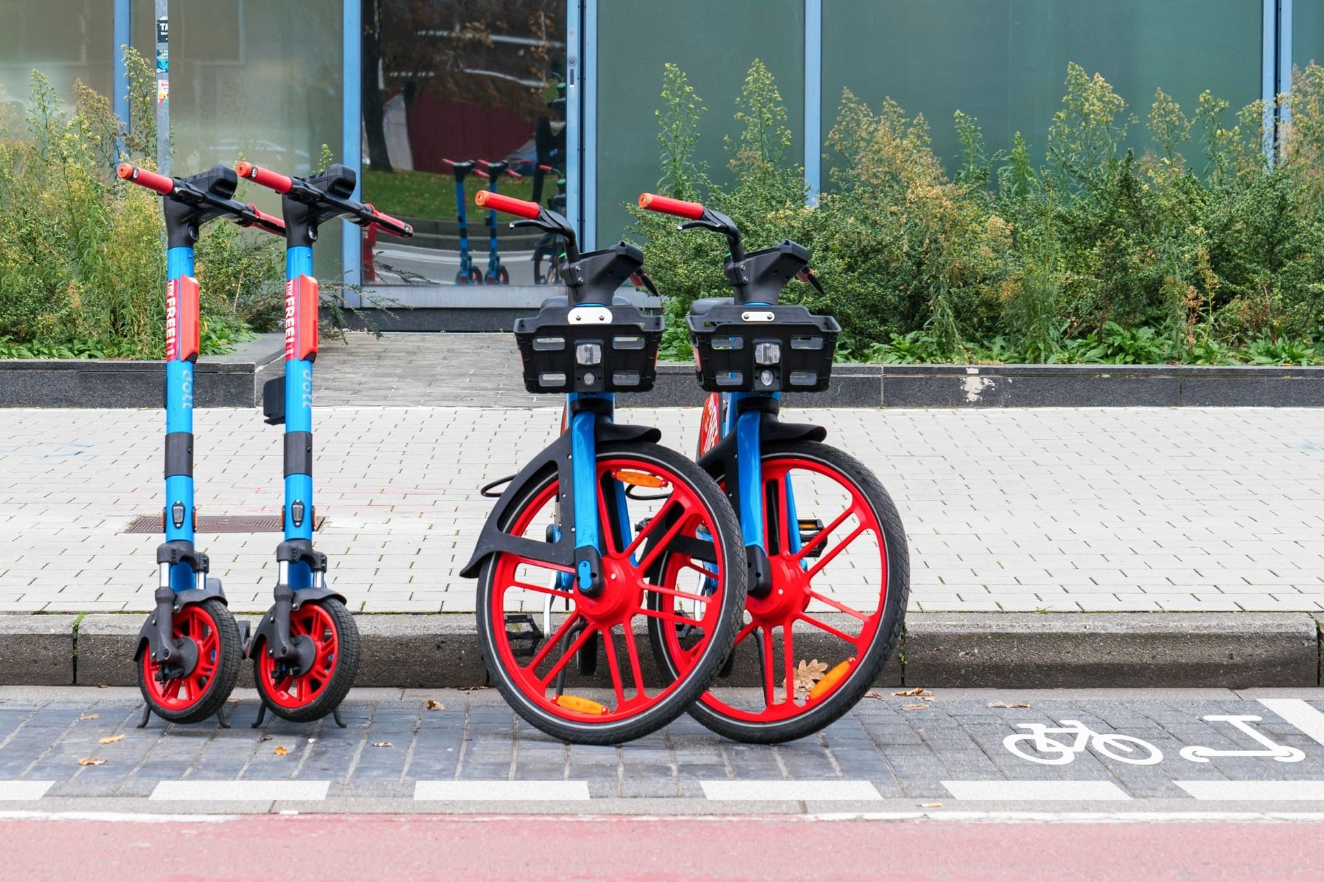 Stationnement vélo trottinette électrique Dott