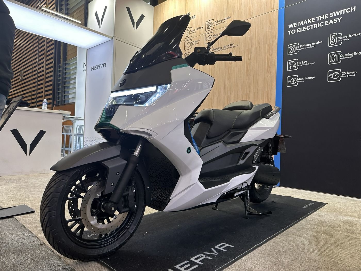 Nerva EXE II Le Nouveau Maxi scooter lectrique Batteries BYD Sera 