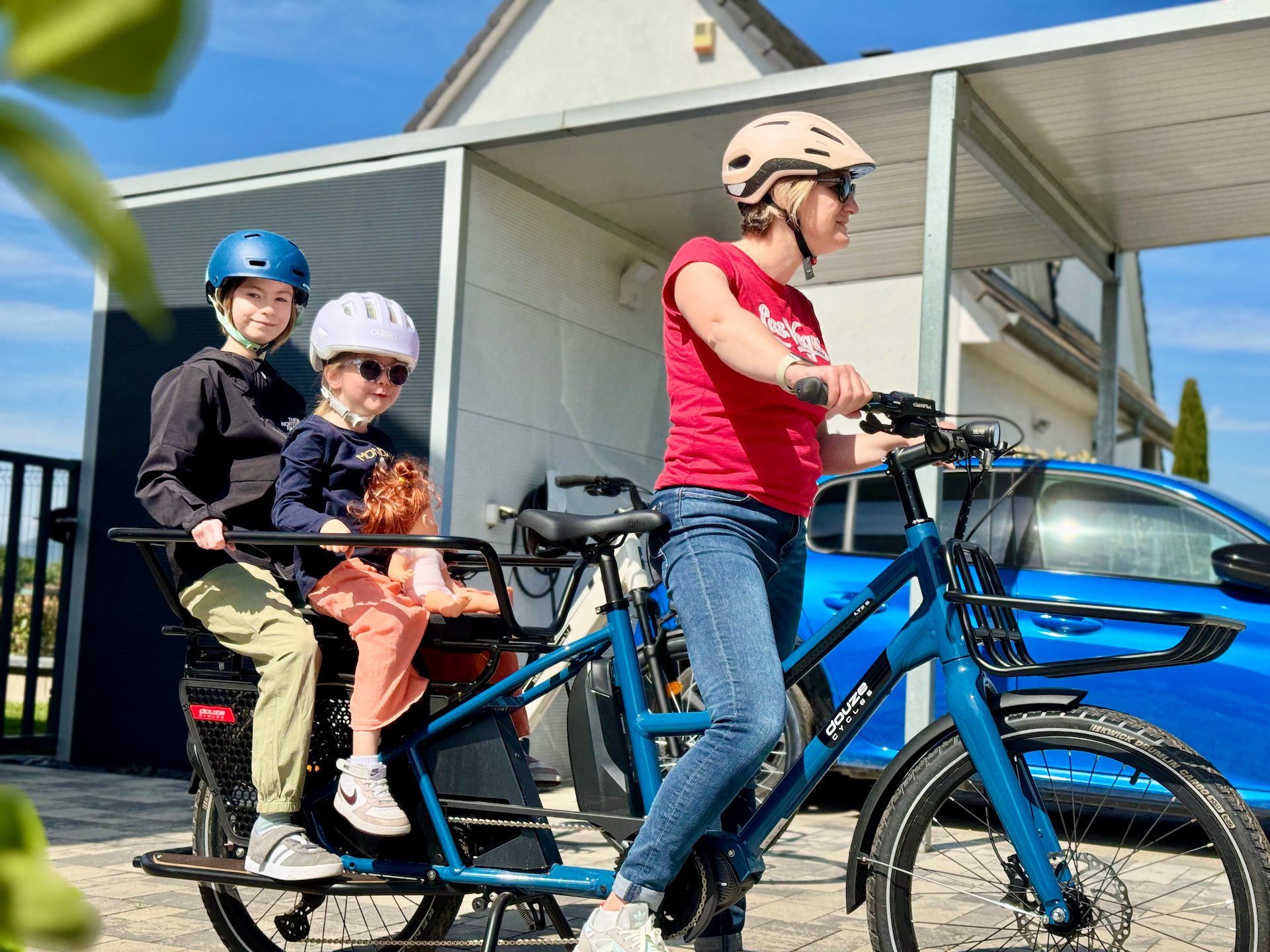 Test Douze Cycles LT2S - Deux enfants sur un longtail électrique familial