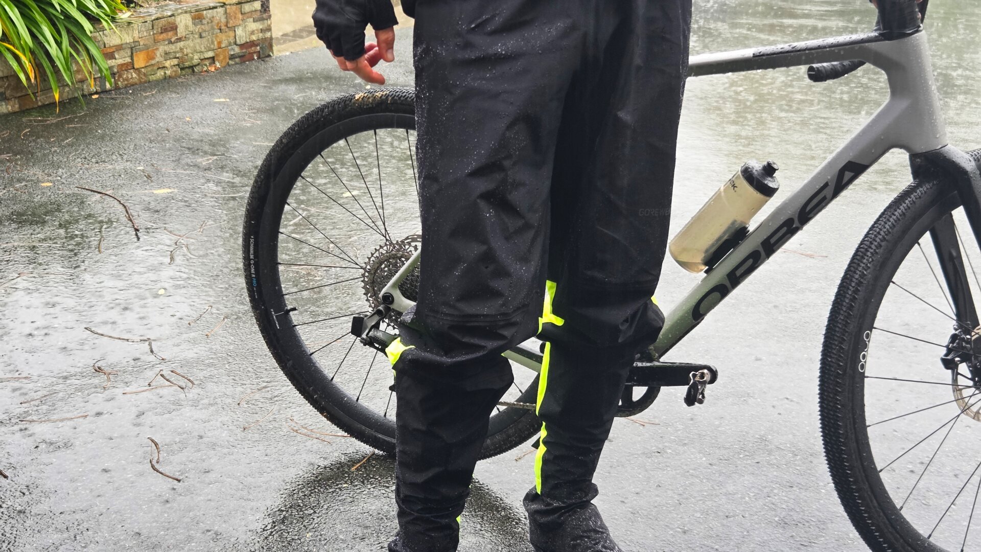Test surpantalon vélo Gorewear Glidewheel Gore-Tex sous la pluie
