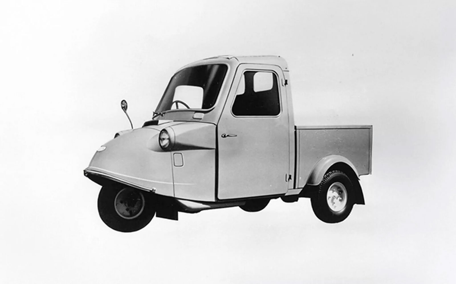 Le Midget X réinvente le Midget, petit utilitaire à trois roues lancé au Japon à la fin des années 50.