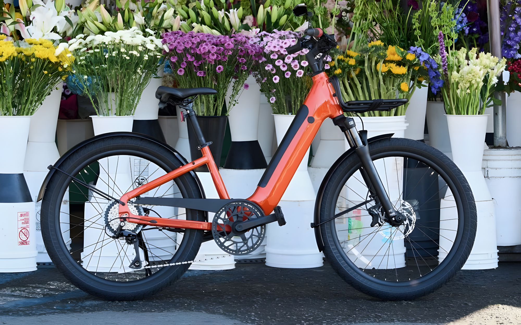 Vélo électrique Momentum Vida E+ 2025, version urbaine haut de gamme de Giant Group