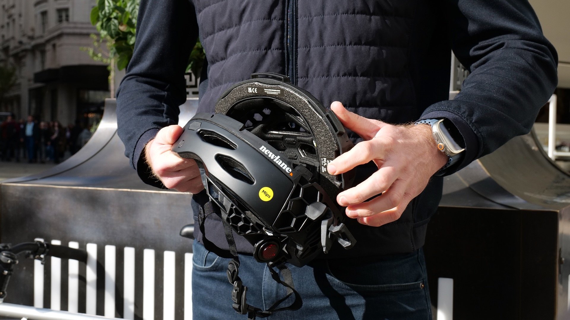 Casque pliable Newlane Mips pour cyclistes urbains, compact et sécurisé