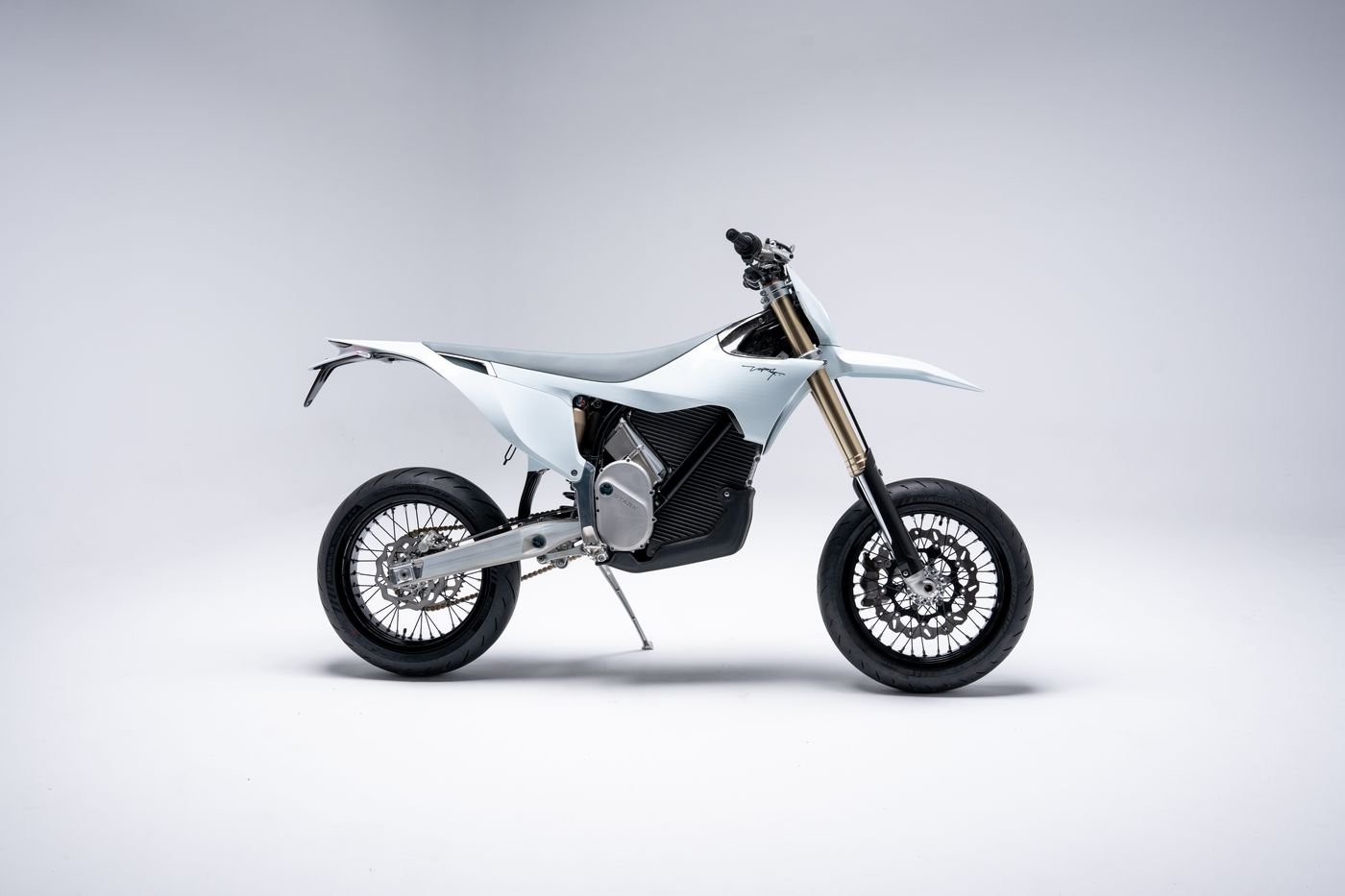 Stark Varg SM 2025, motocross électrique supermotard de 80 chevaux
