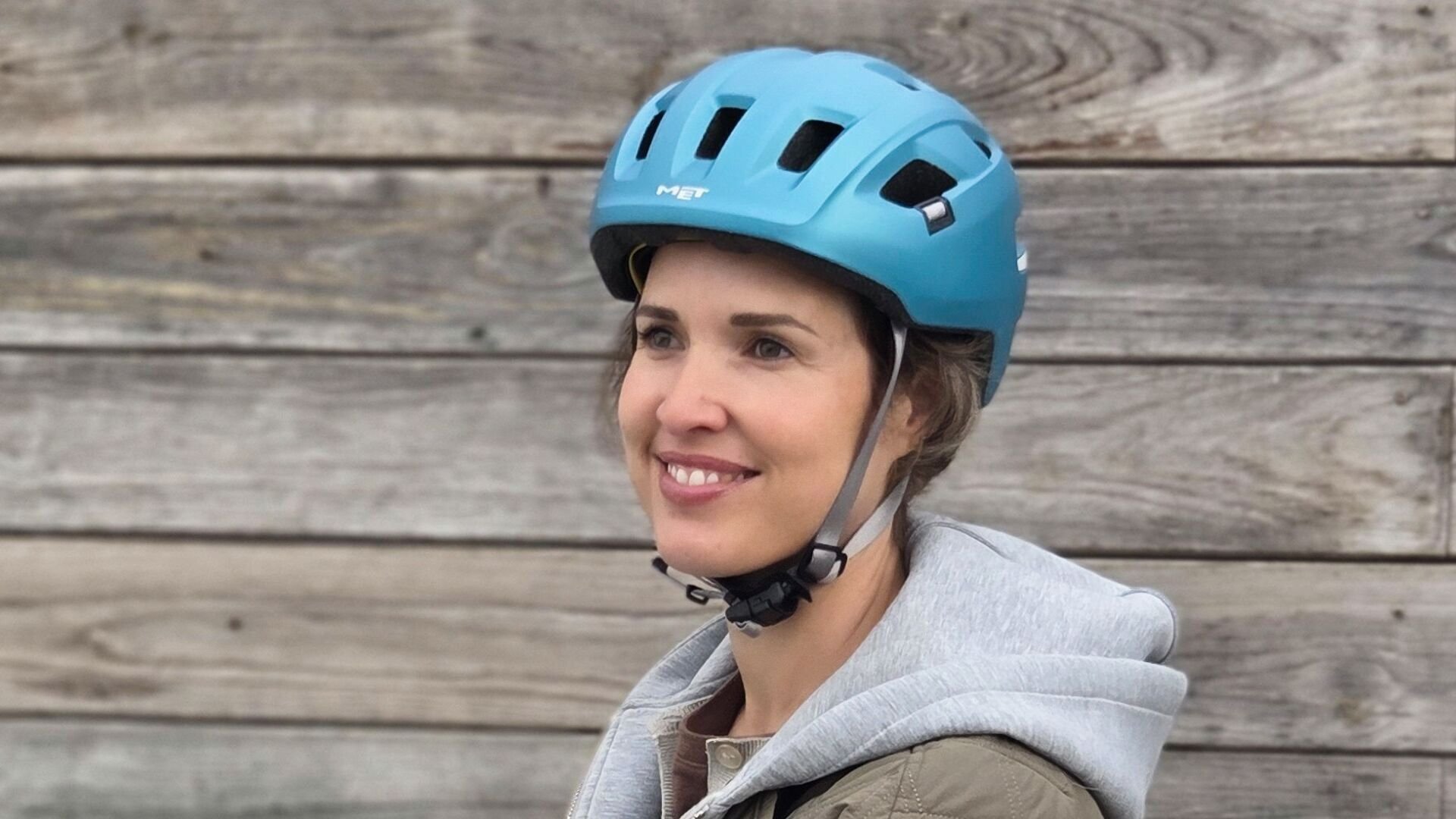 Casque vélo MET e-Mob Mips urbain avec éclairage LED arrière intégré