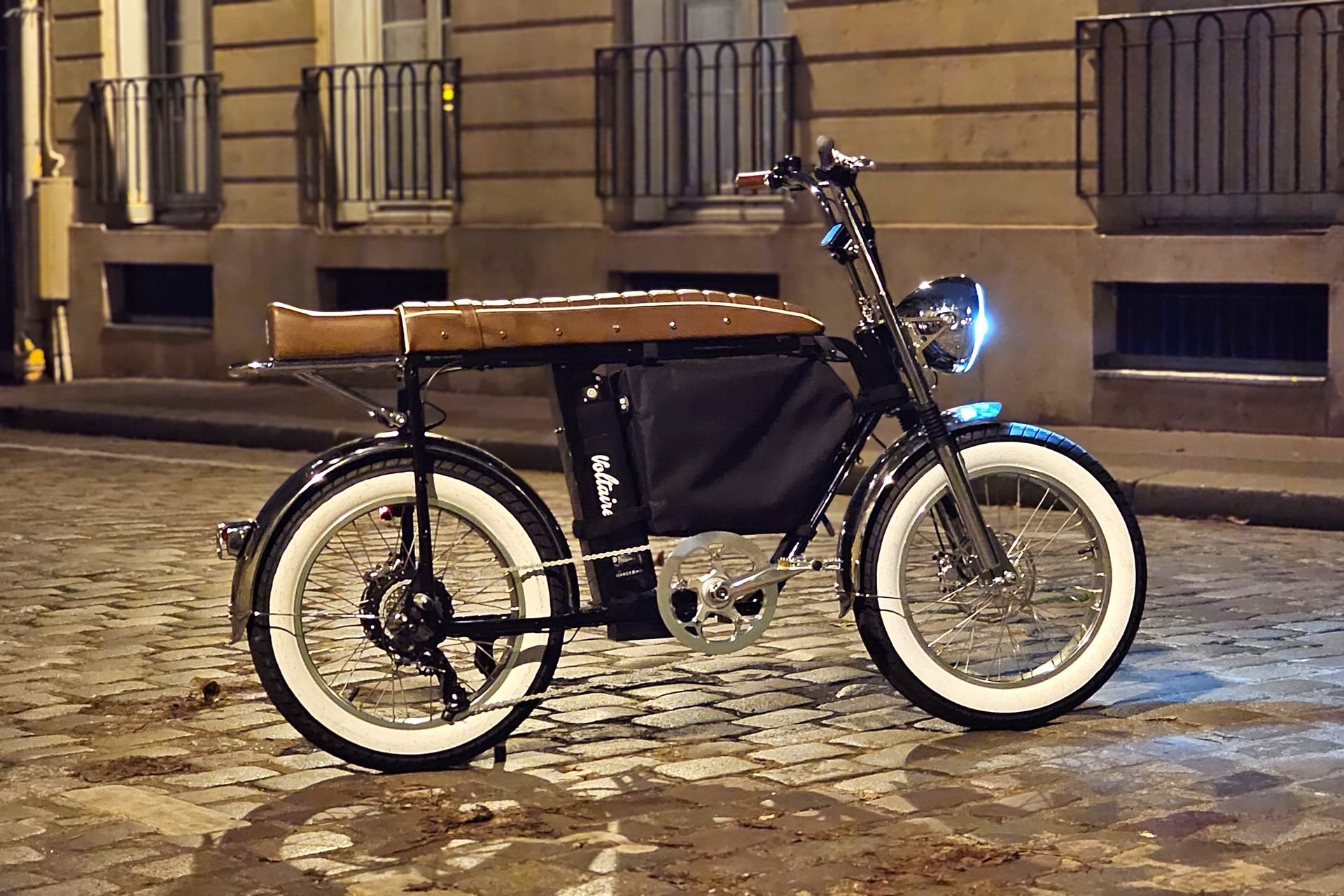 Voltaire Paname, fatbike électrique chic, photographié en circulation dans Paris