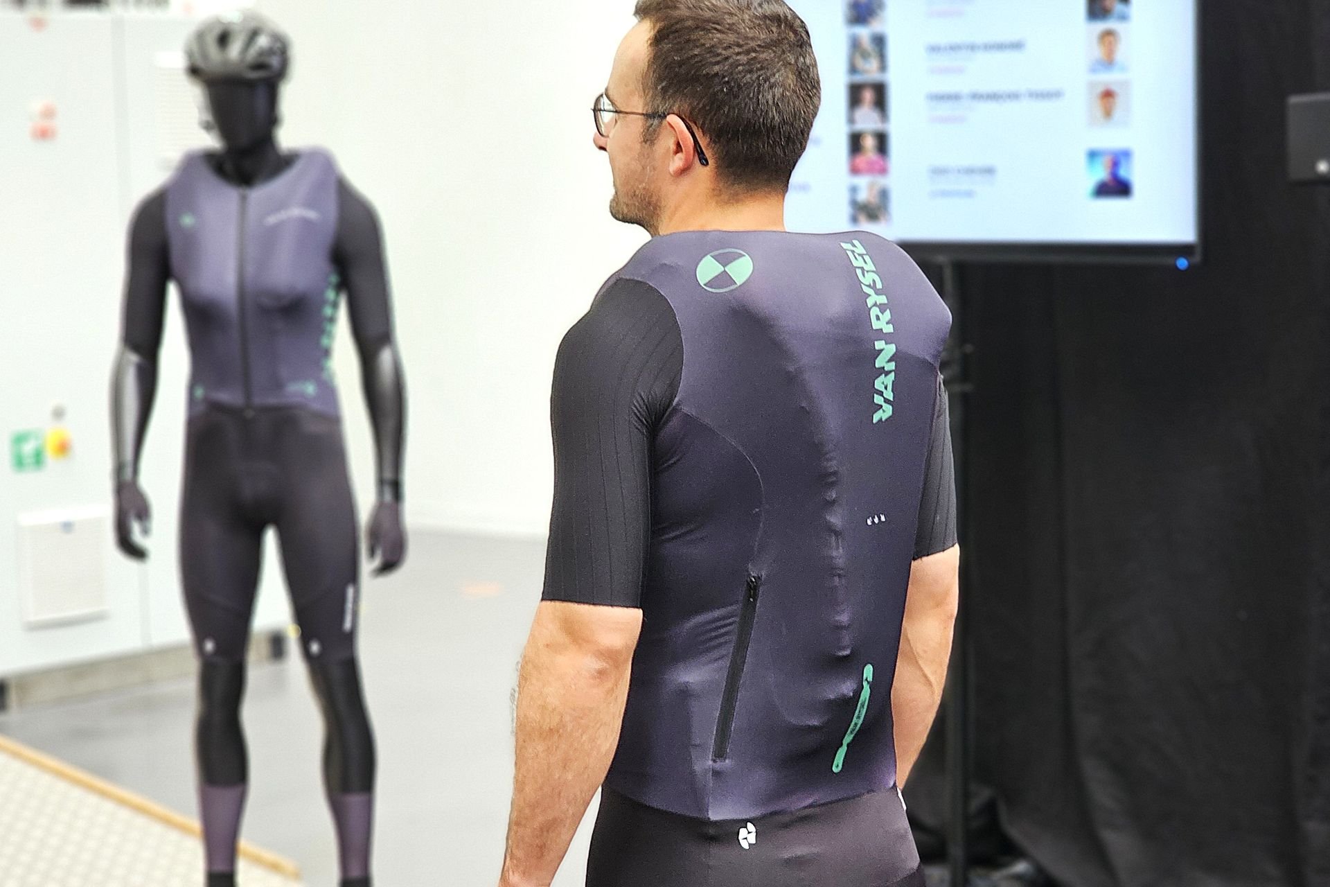 Airbag vélo Van Rysel vue dos