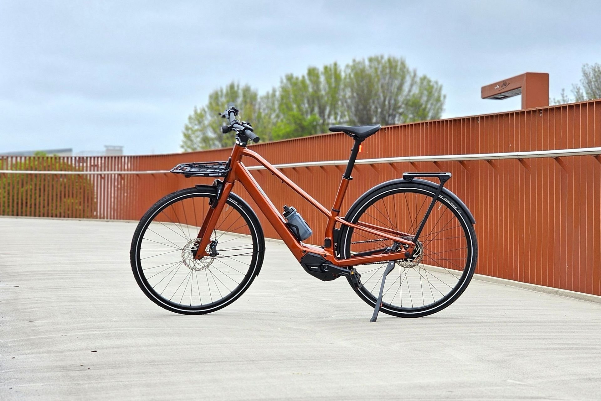 Orbea Carpe 10 vélo électrique urbain léger rouge mars avec transmission automatique Shimano