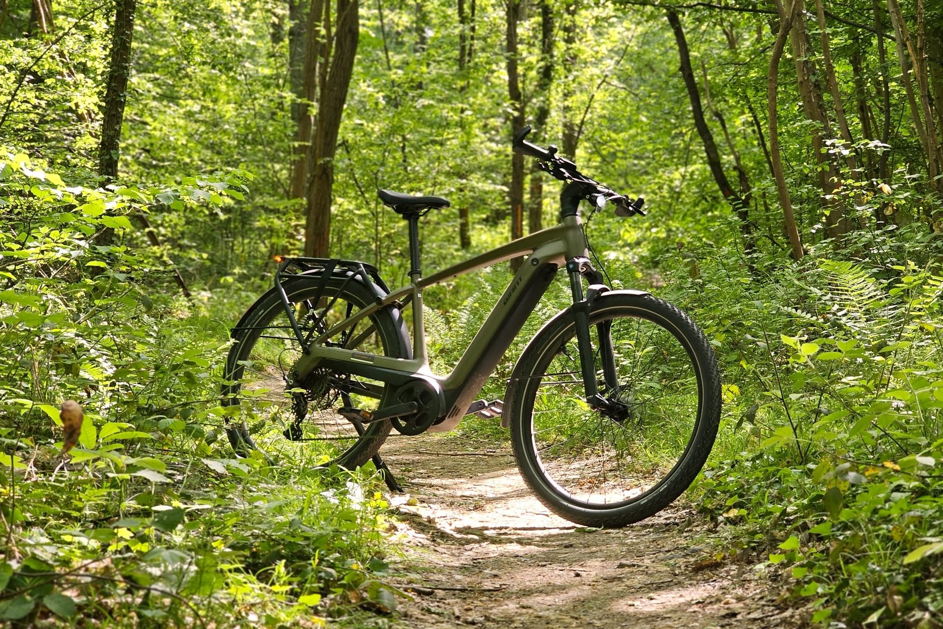 Giant Explore E+3 2026, VTC électrique avec moteur SyncDrive Sport 2, suspension SR Suntour et pneus larges 57 mm