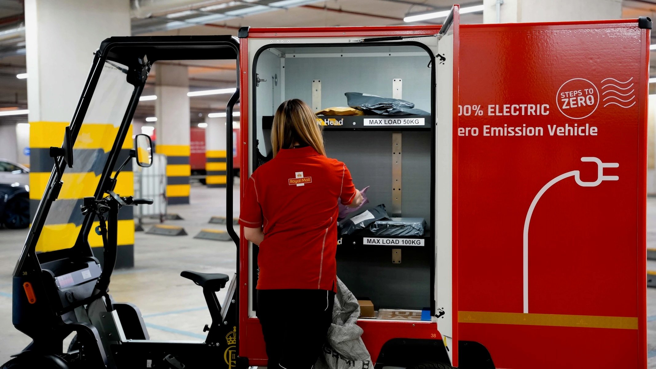 Vélo-cargo électrique Minimal Pedal 4 de Royal Mail en tournée urbaine à Londres