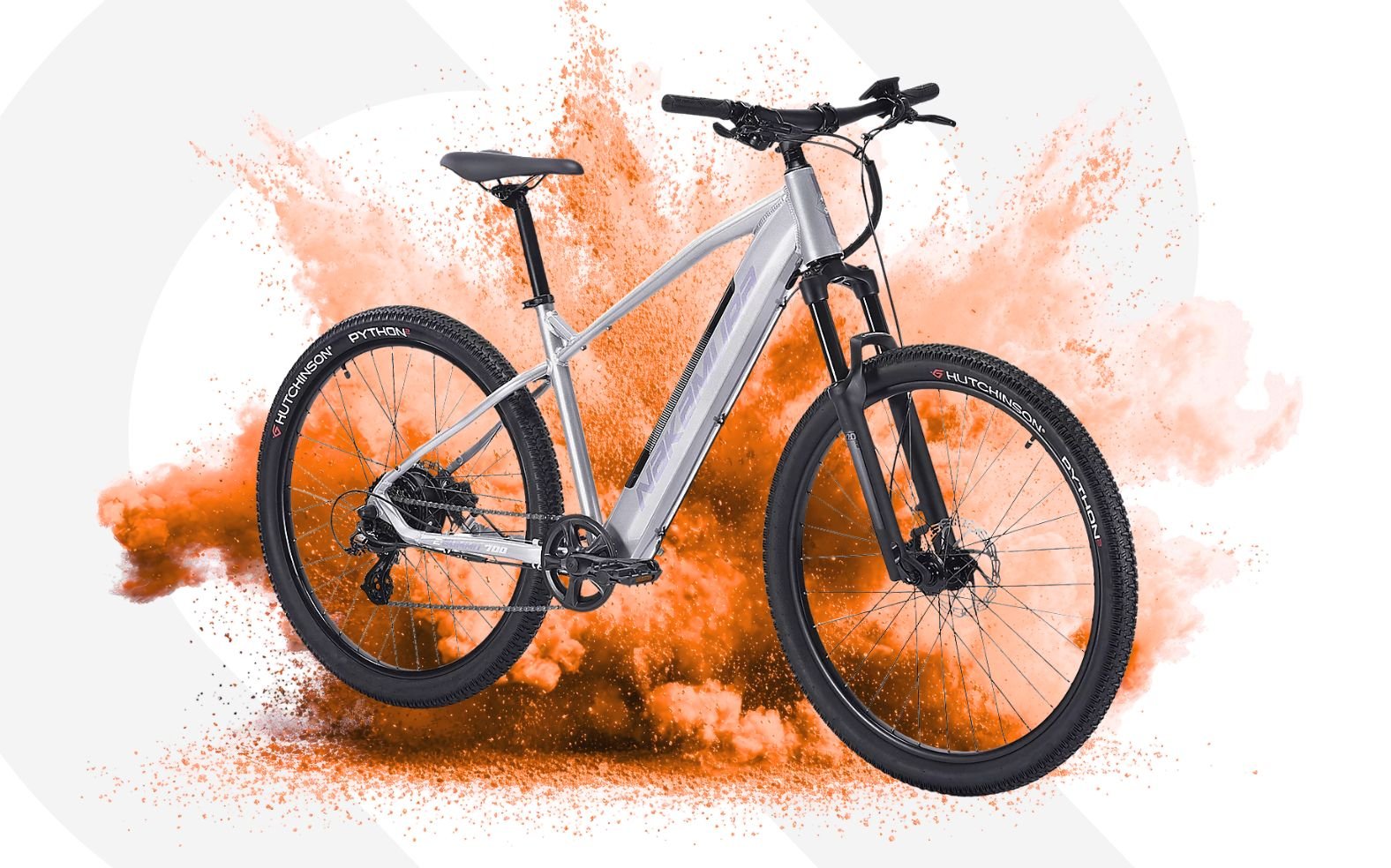VTT électrique Nakamura E-Summit 700 gris, semi-rigide 27,5 pouces vendu par Intersport, vue de profil