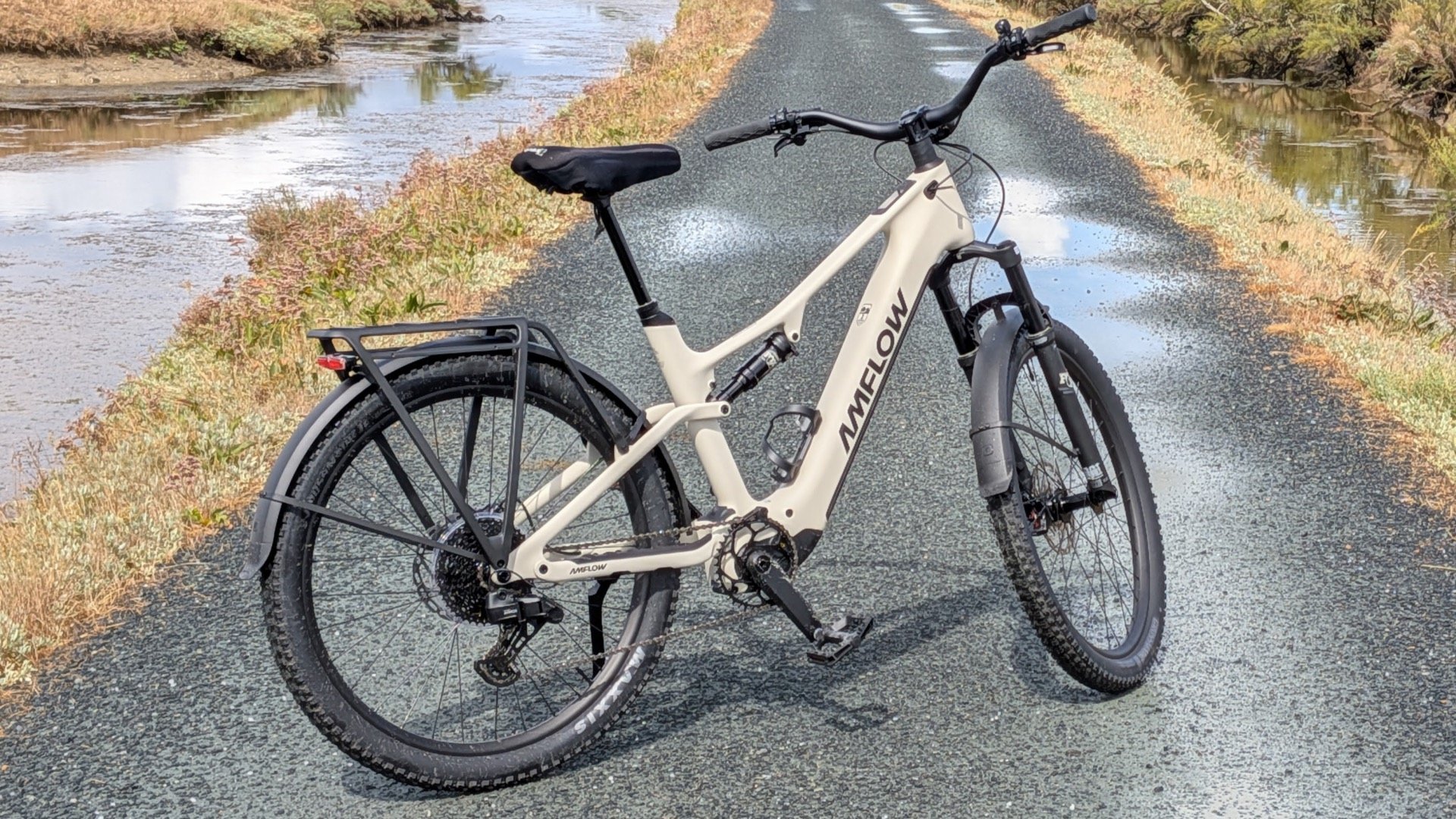 Amflow TL Carbon, vélo électrique tout suspendu équipé du moteur Avinox M2