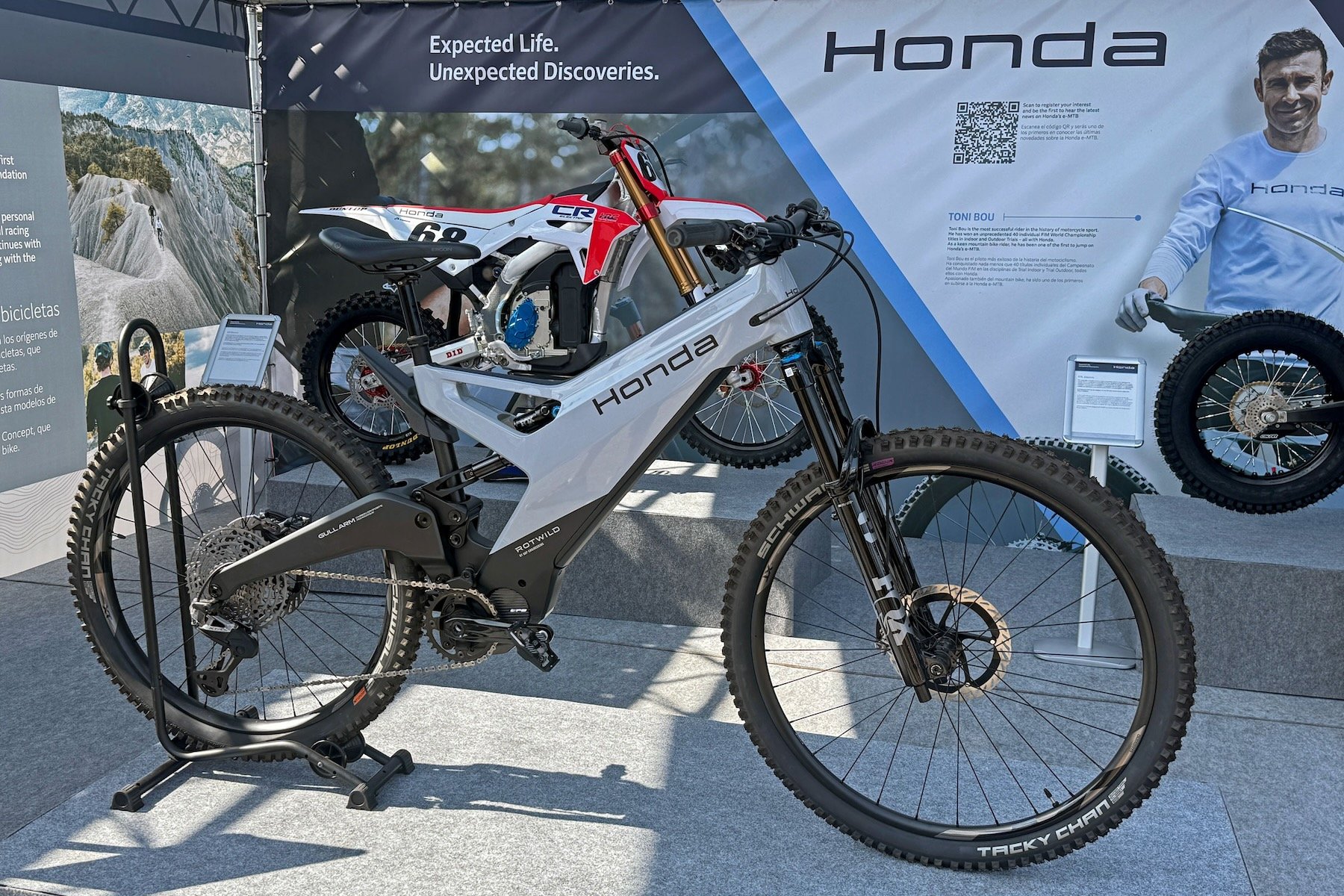 Prototype de VTT électrique Honda exposé au Sea Otter Europe 2026 de Gérone