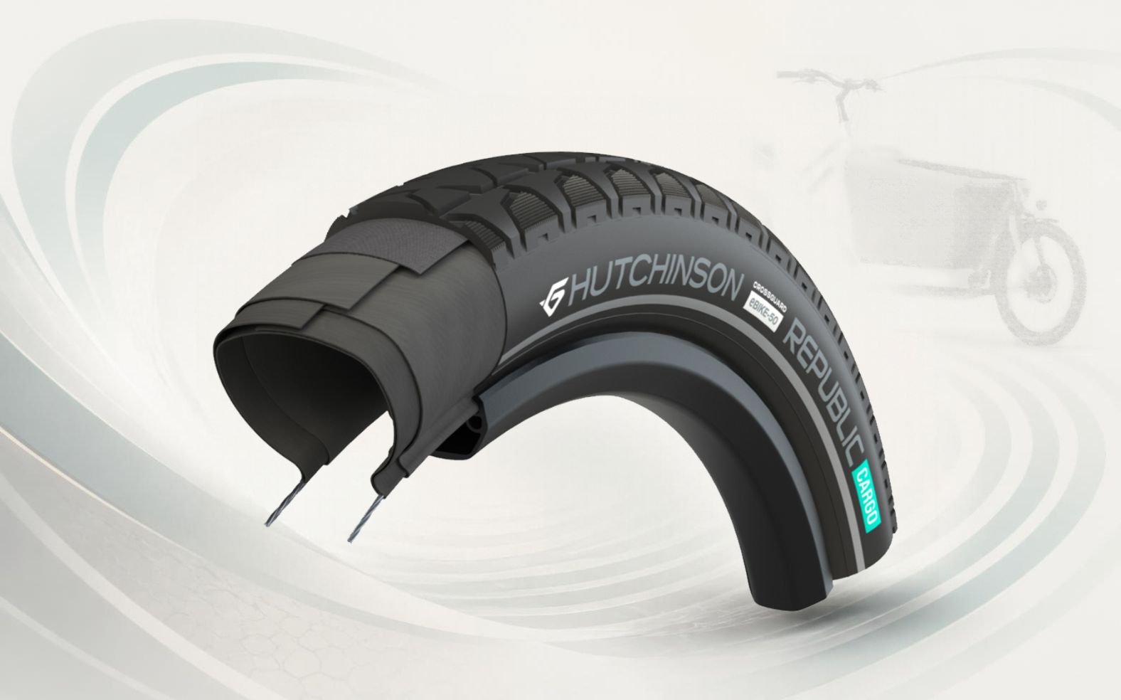 Pneu Hutchinson Republic Cargo monte sur la roue d'un velo cargo electrique en ville
