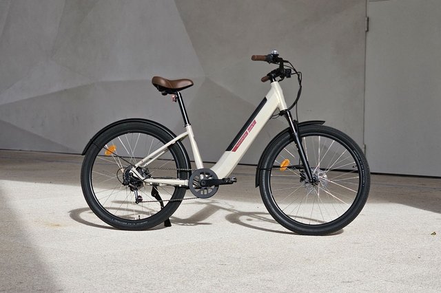 Nakamura Crossover E gris, vélo électrique urbain testé par Cleanrider, vue de profil