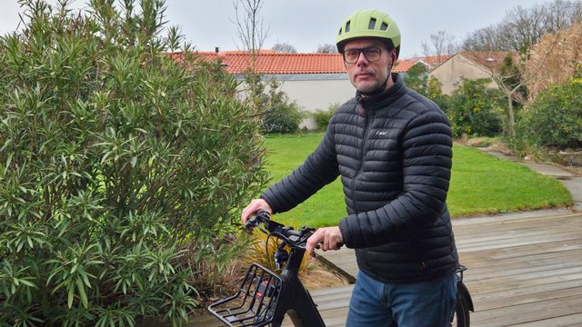 Casque vélo urbain Lazer Verde KinetiCore vert mat, éco-conçu sans colle ni peinture, testé par Cleanrider